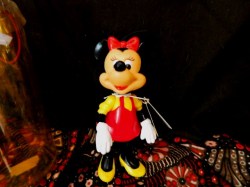 6'' DISNEY ARTICULATED MINNIE MOUSE FIGURINE, TAG, CONTAINER